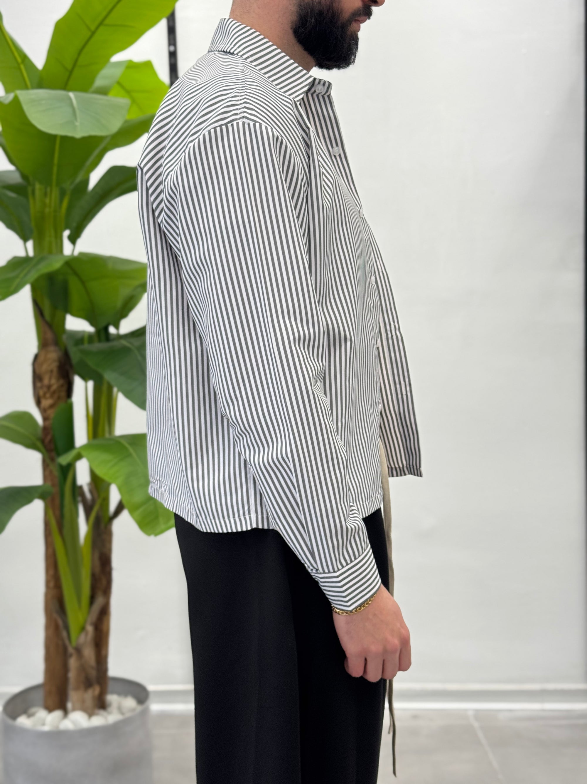 Boxy half-sleeve striped shirt 