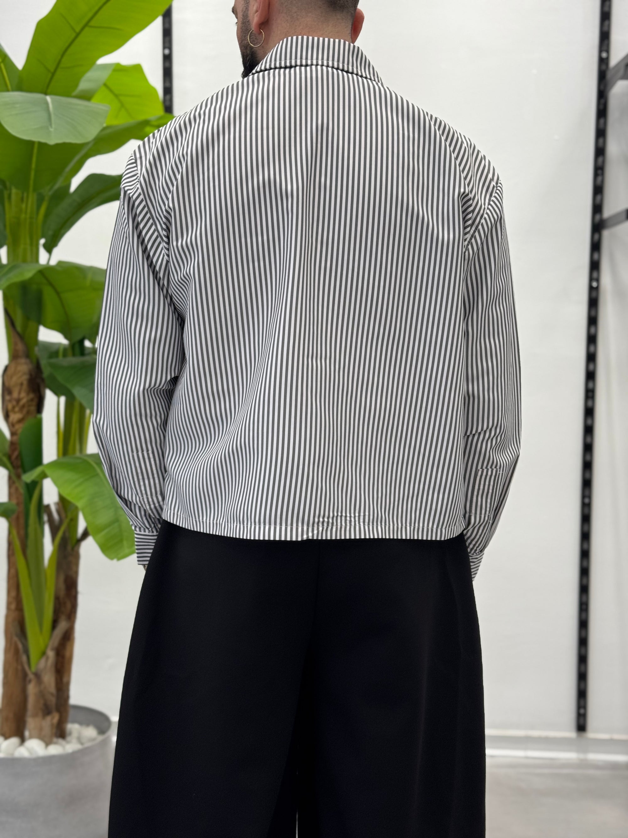 Boxy half-sleeve striped shirt 