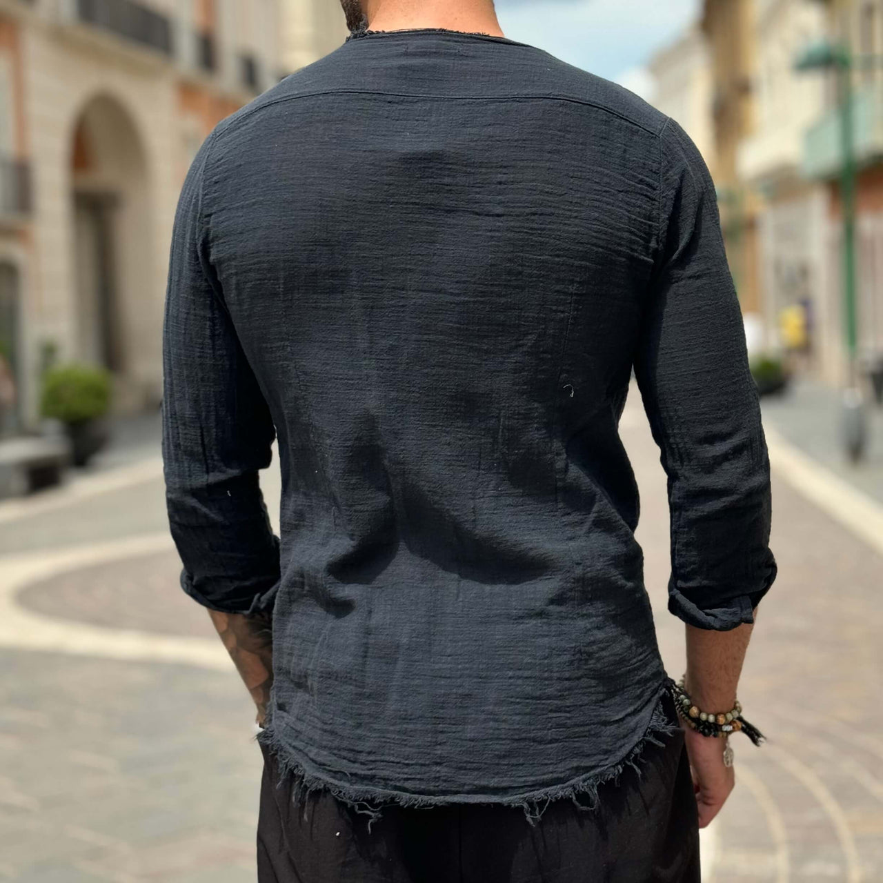 Camicia nera con collo sfrangiato - FLAG STORE