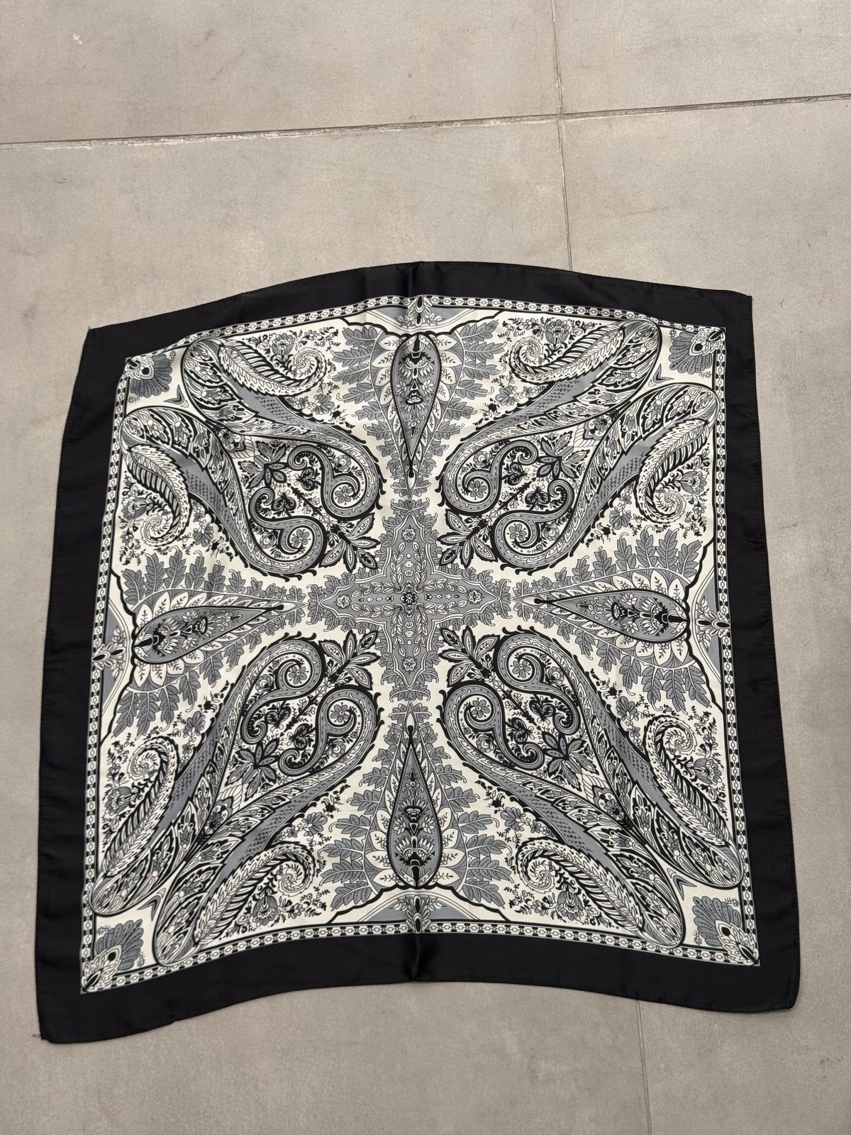 Pañuelo Negro Gris Blanco