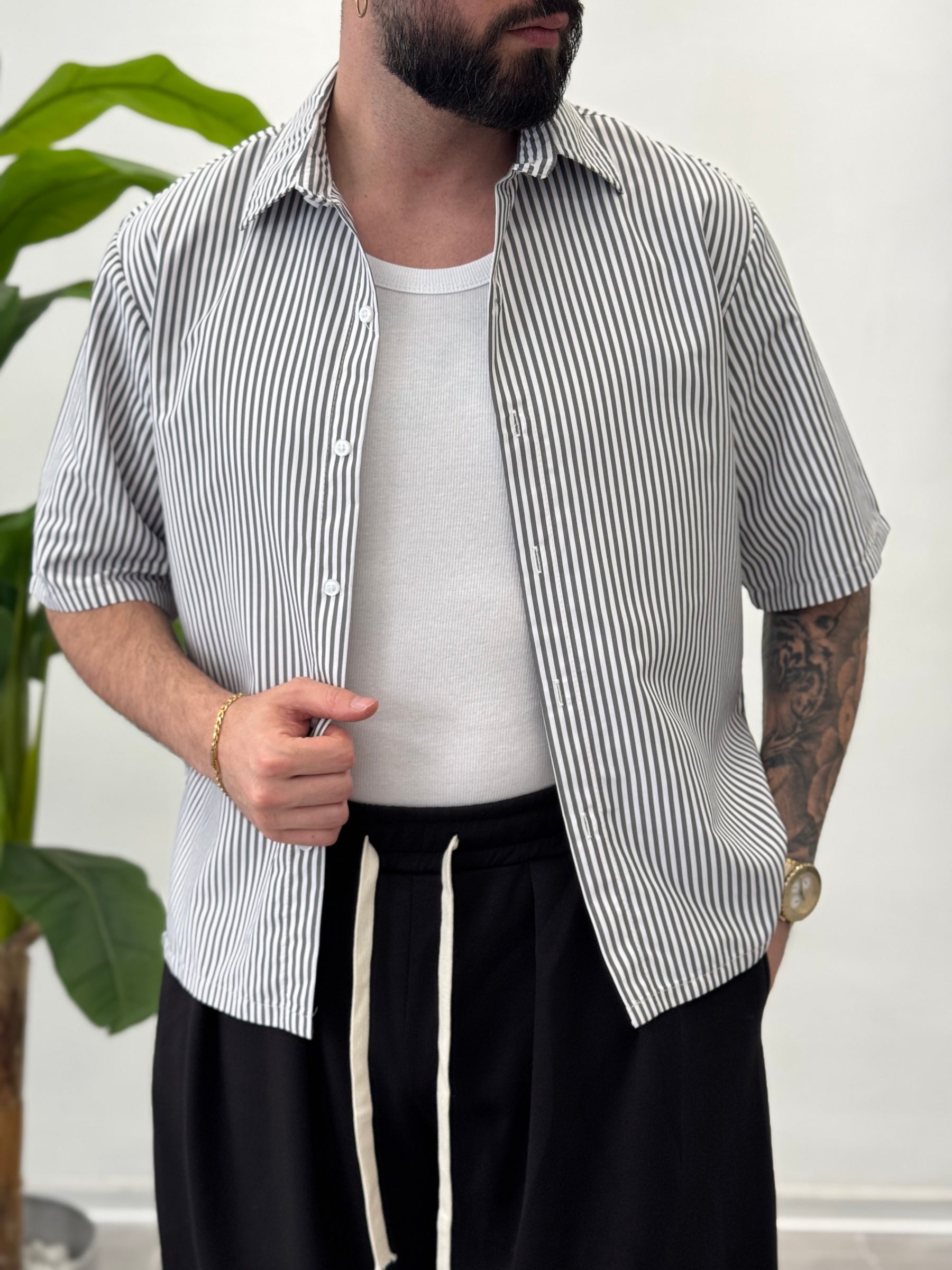 Boxy half-sleeve striped shirt 