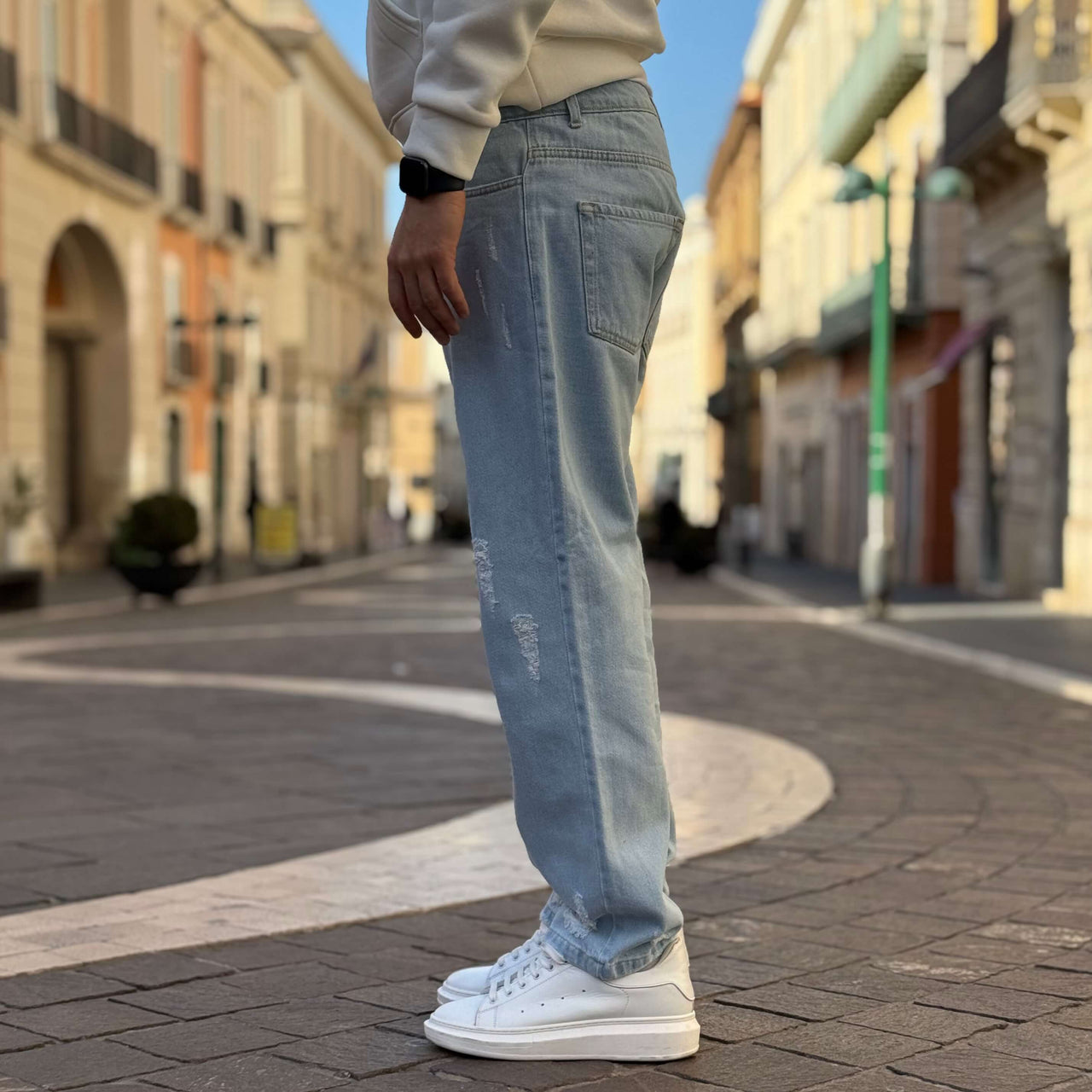 Jeans azzurro chiaro con strappi baggy fi