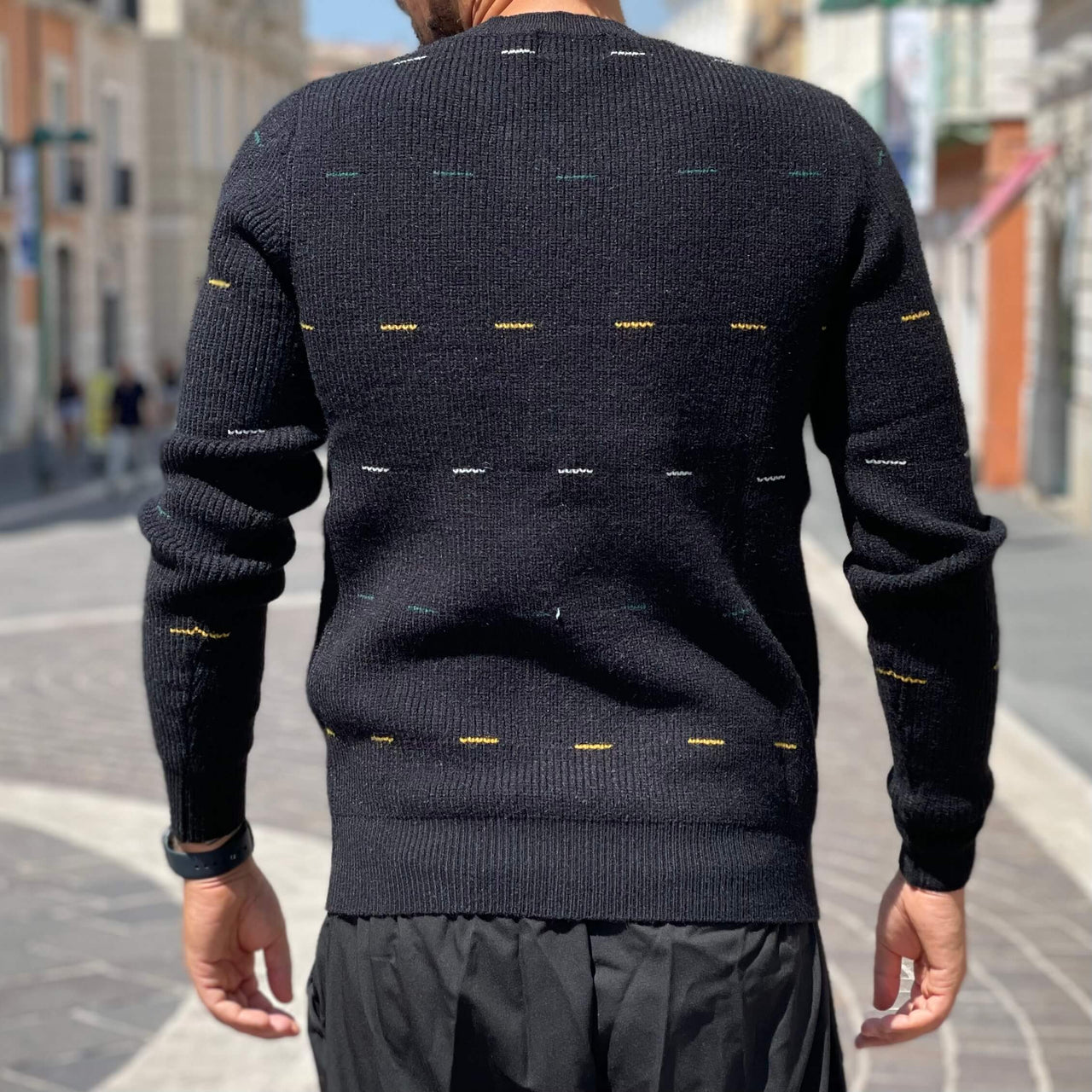 Maglioncino nero con trattini - FLAG STORE