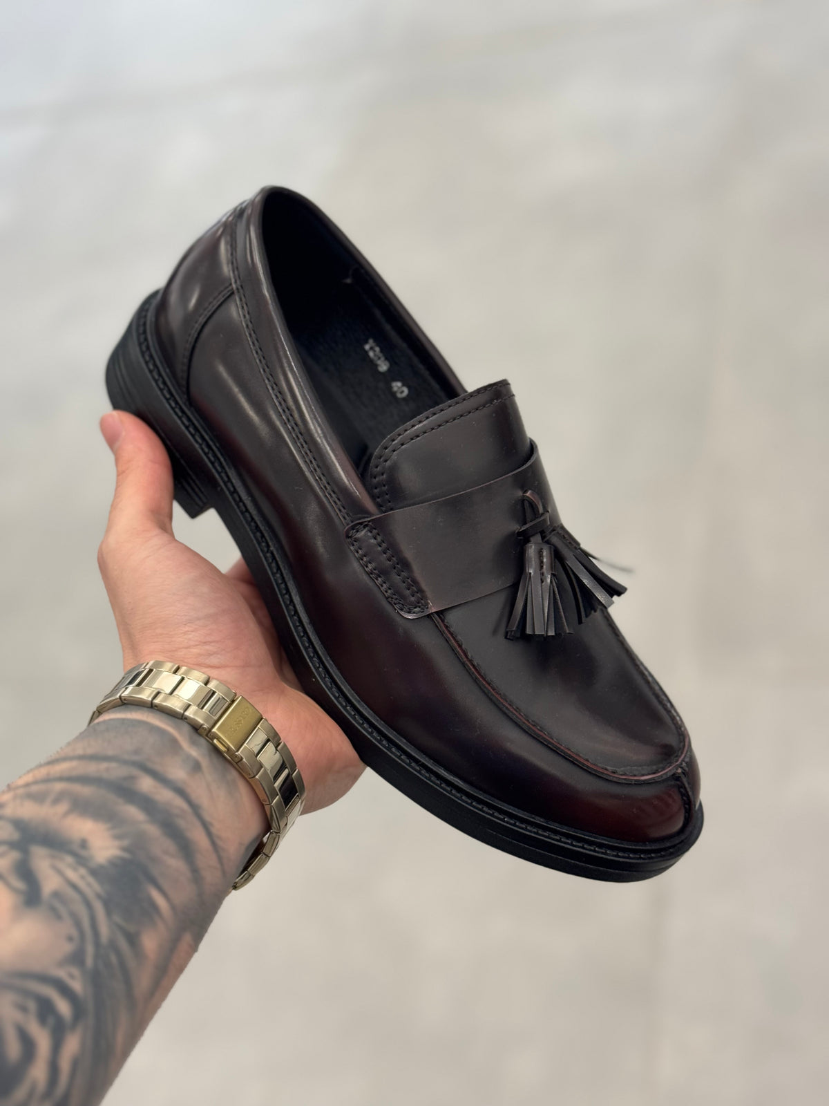 Mocasín con borlas color marrón oscuro