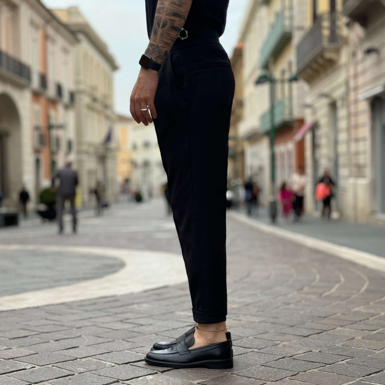 Pantalone nero a vita alta con cinturini 2.0 - FLAG STORE