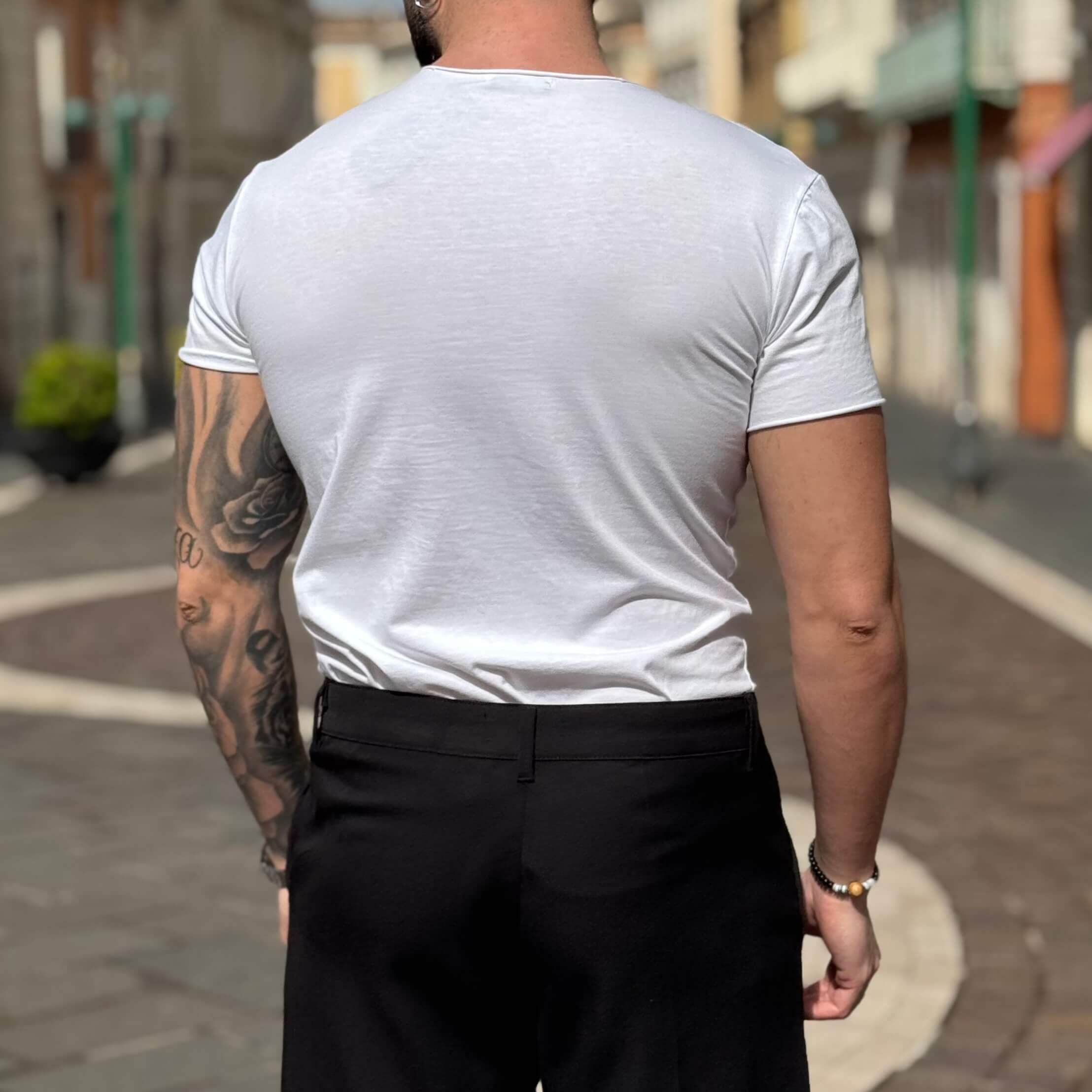 T-shirt bianca scollo tondo taglio vivo - FLAG STORE