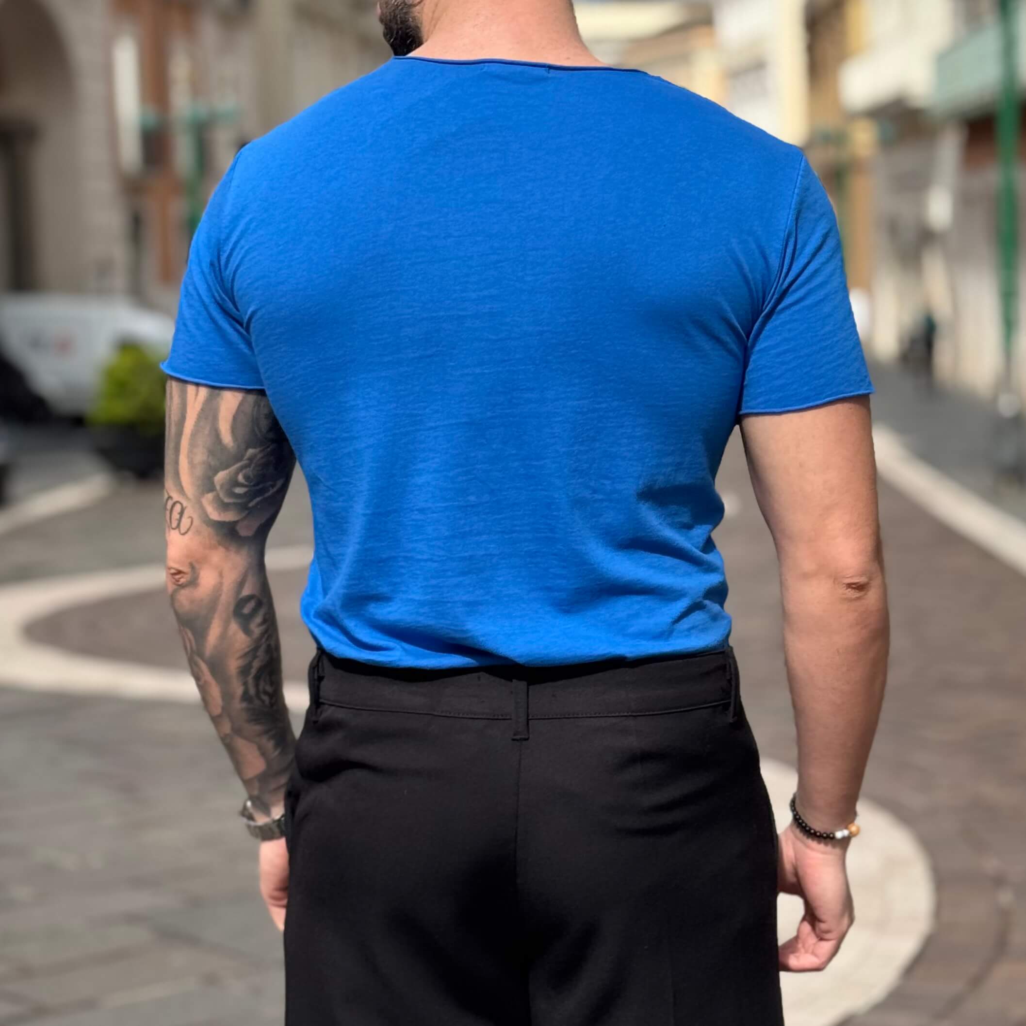 T-shirt blu scollo tondo taglio vivo - FLAG STORE