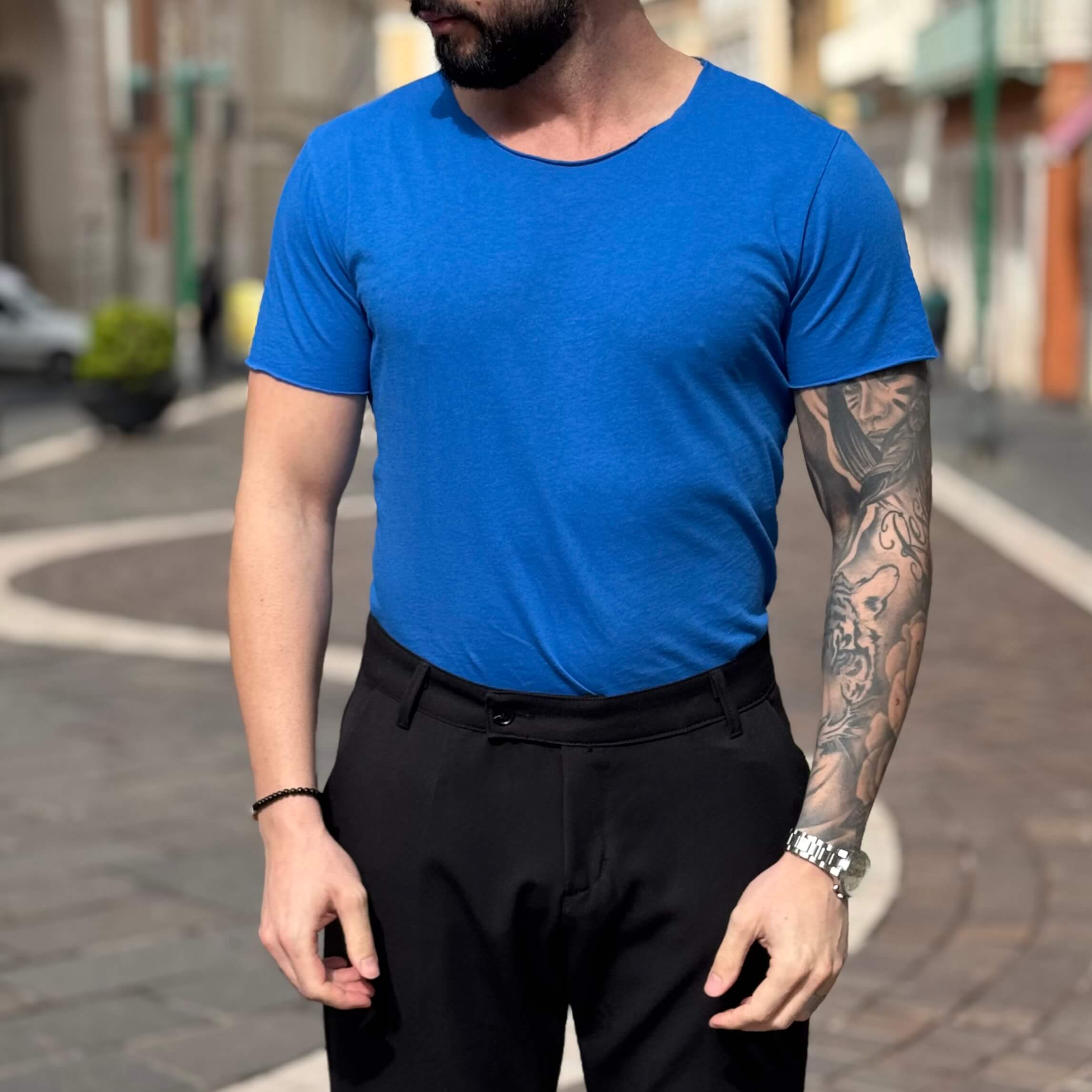 T-shirt blu scollo tondo taglio vivo - FLAG STORE