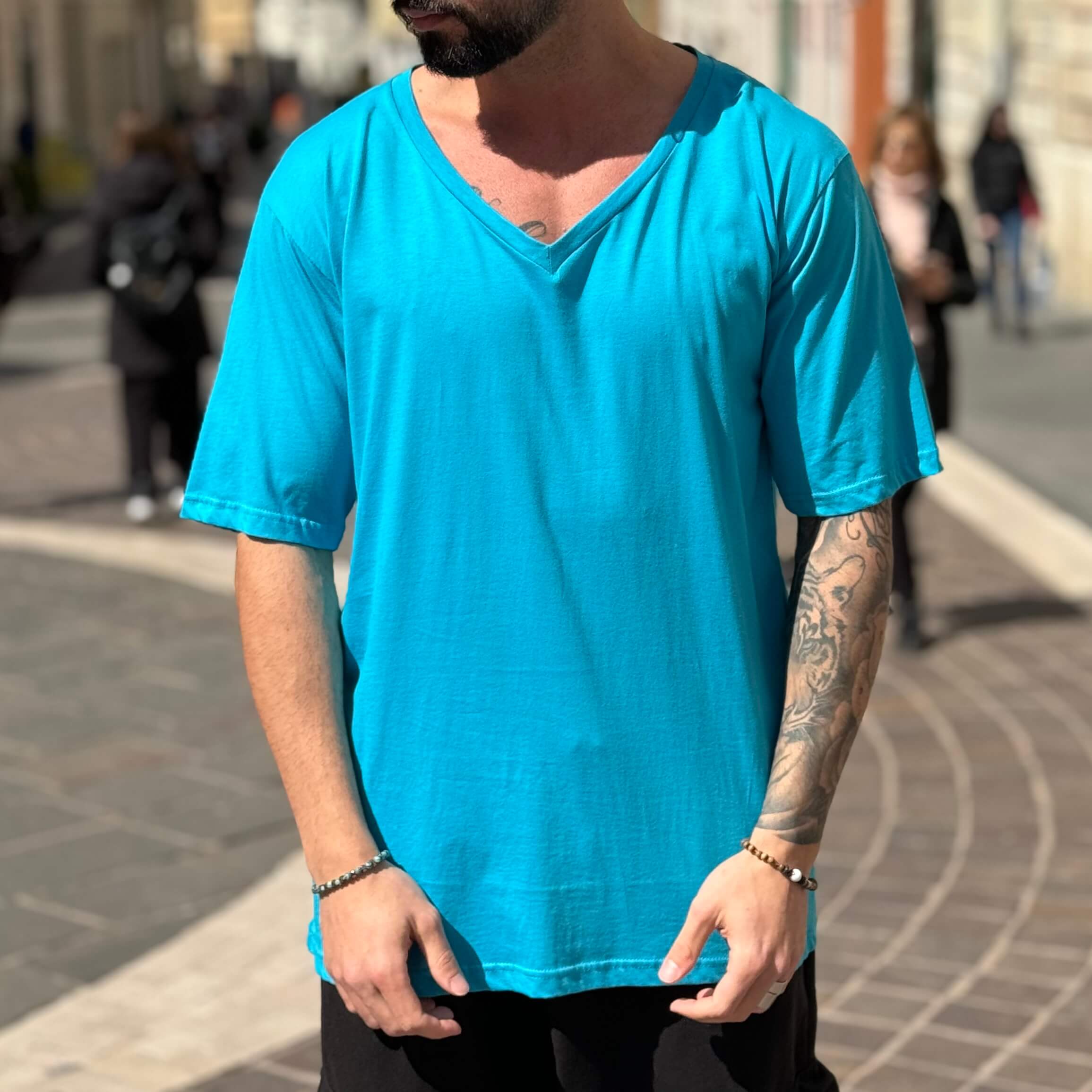 T-shirt celeste scollo a V - FLAG STORE