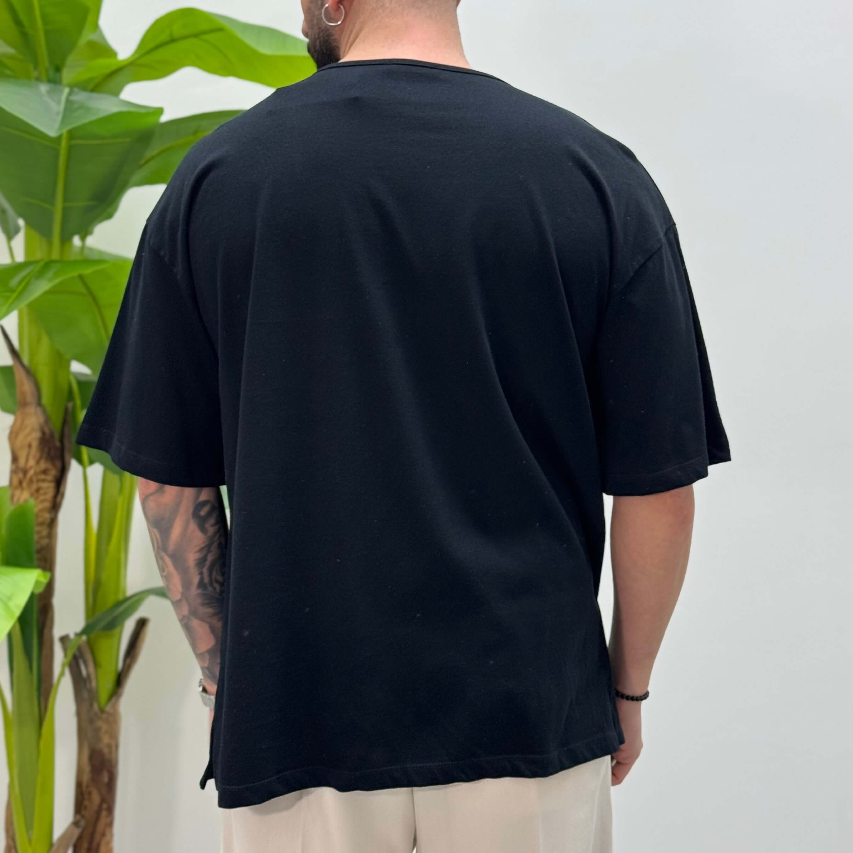 T-shirt nera scollata ibiza - FLAG STORE