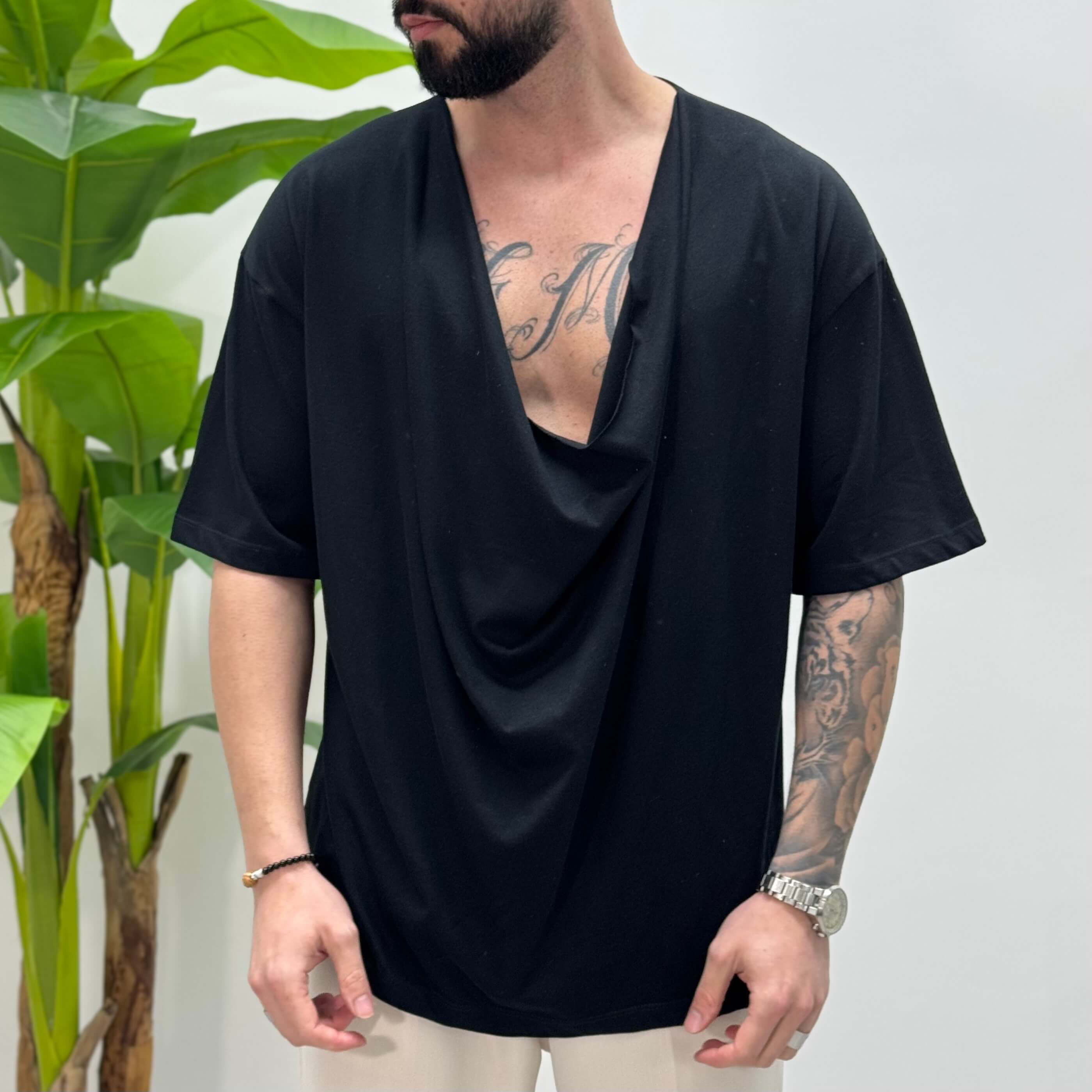 T-shirt nera scollata ibiza - FLAG STORE