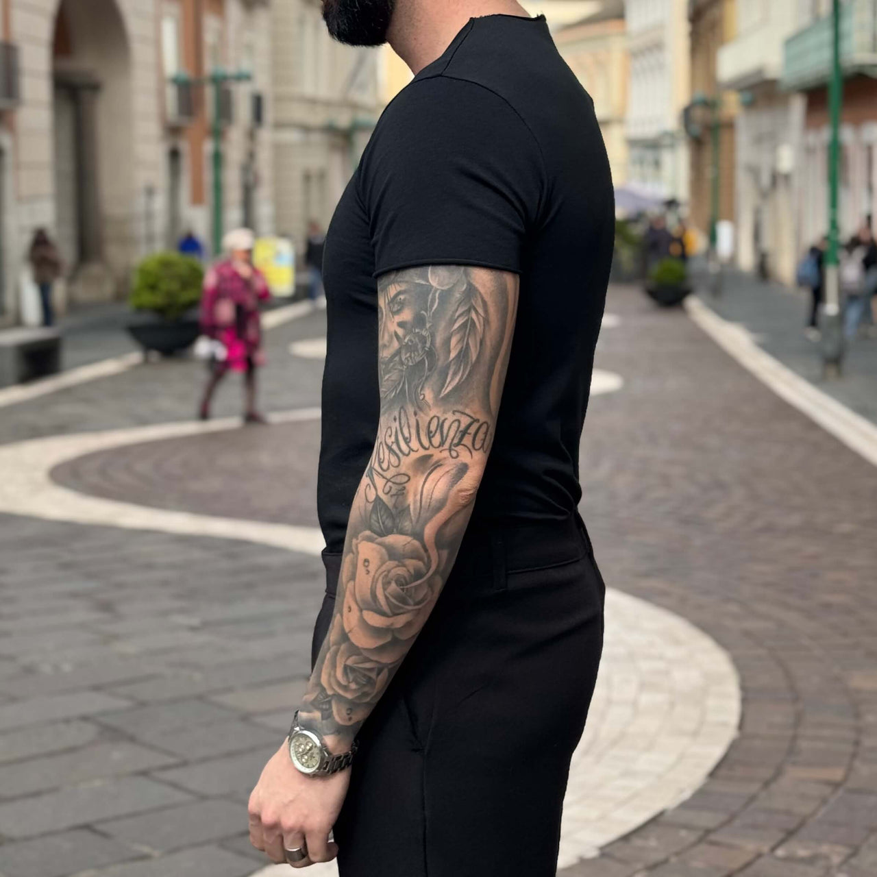 T-shirt nera scollo tondo taglio vivo - FLAG STORE