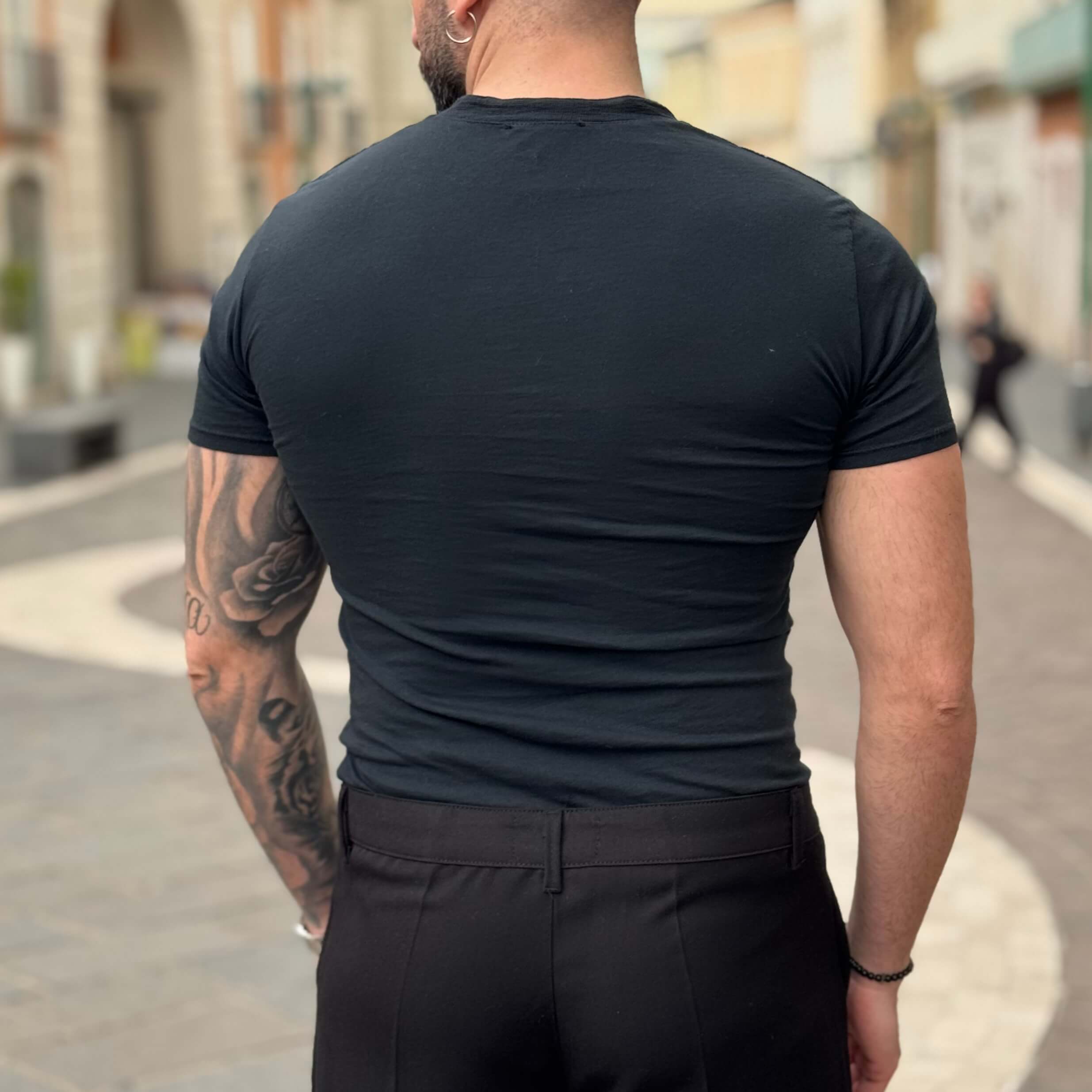 T-shirt nera serafino - FLAG STORE