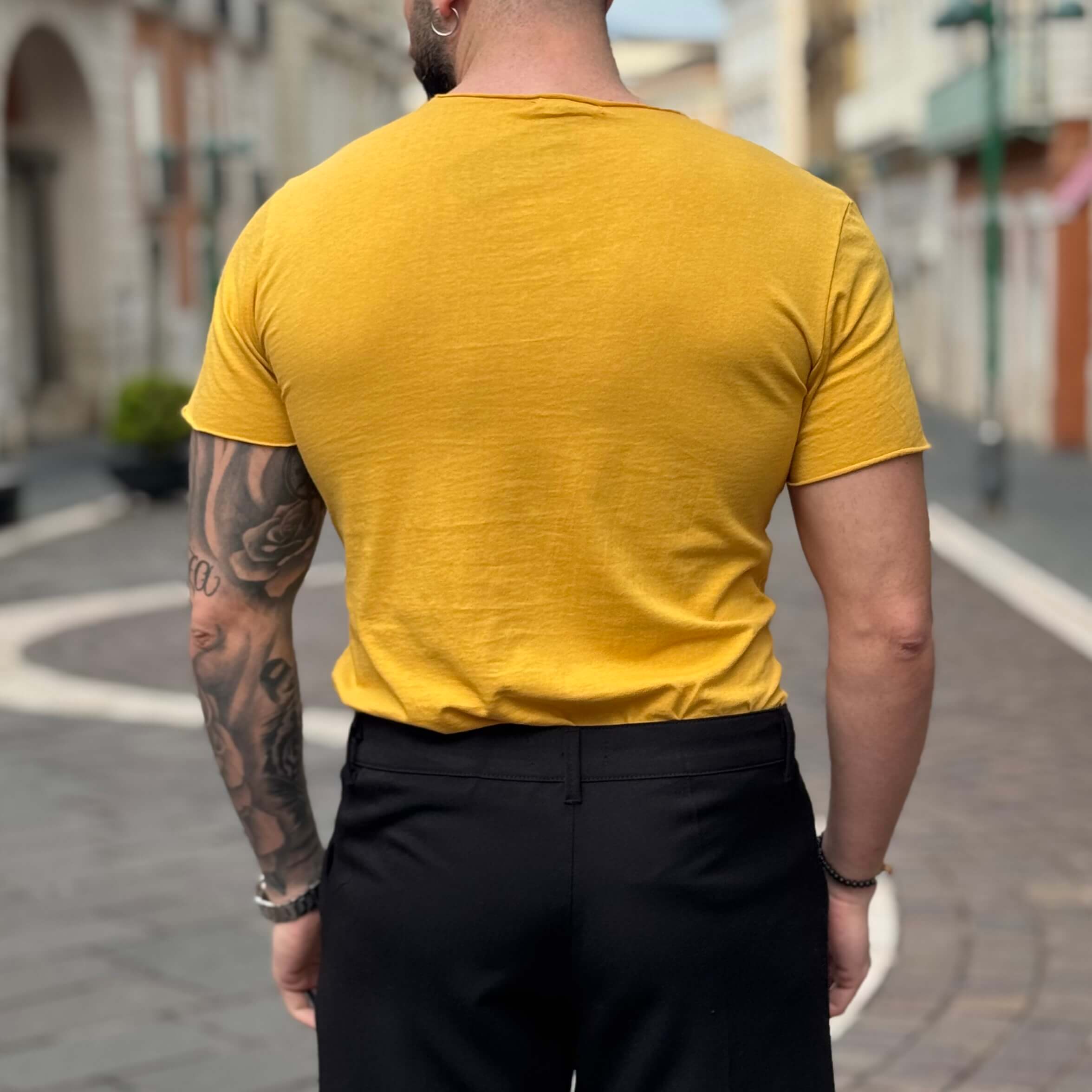 T-shirt senape scollo tondo taglio vivo - FLAG STORE