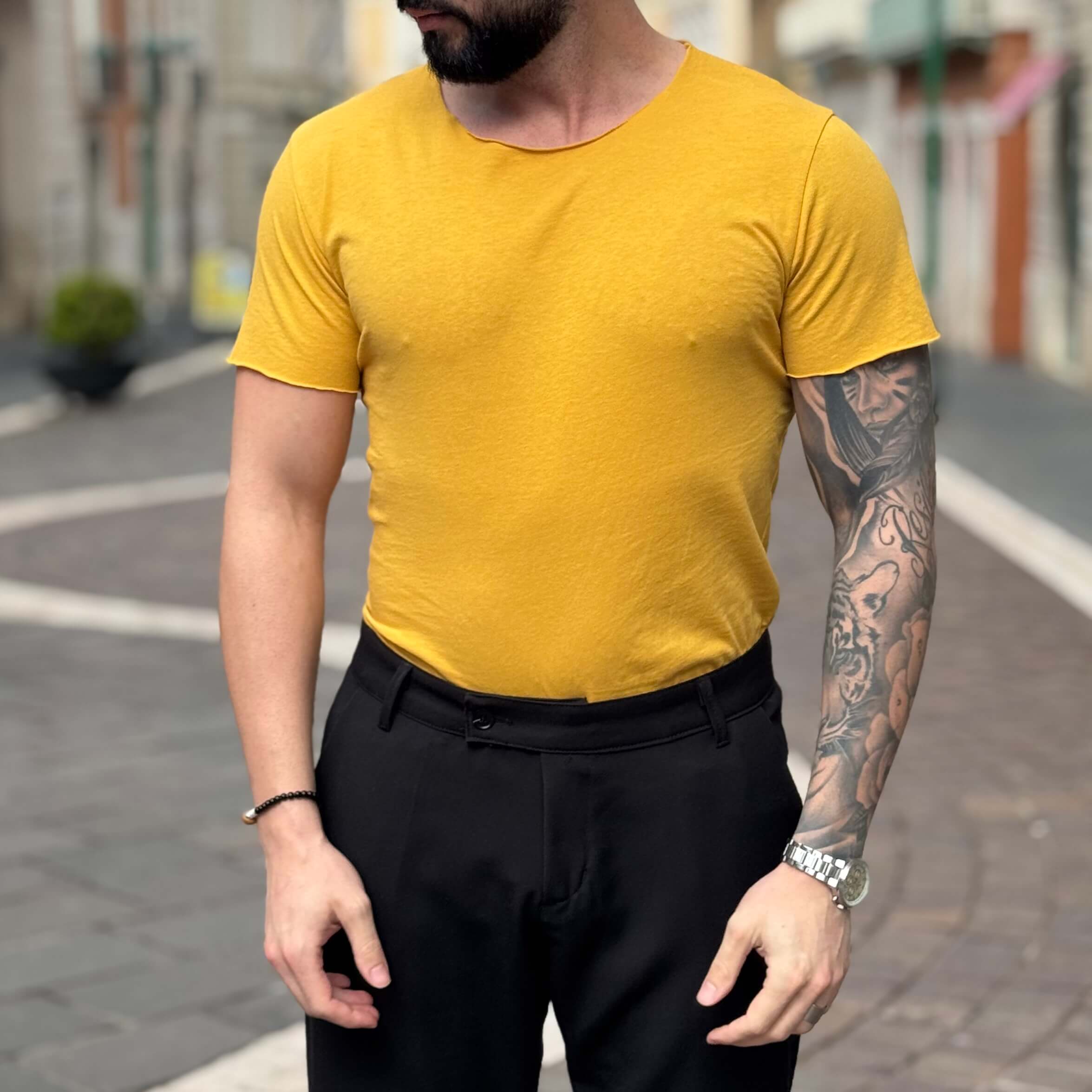 T-shirt senape scollo tondo taglio vivo - FLAG STORE