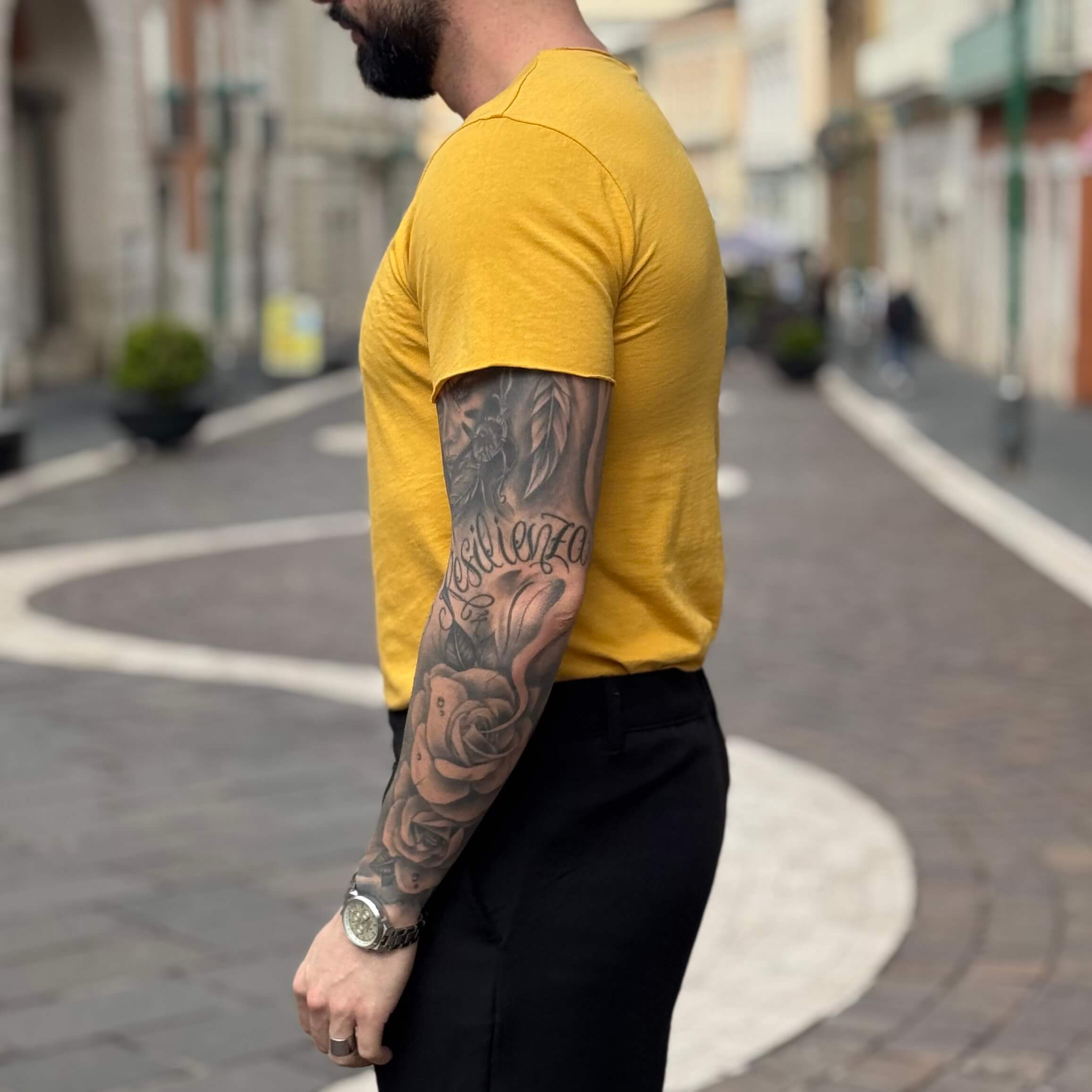 T-shirt senape scollo tondo taglio vivo - FLAG STORE