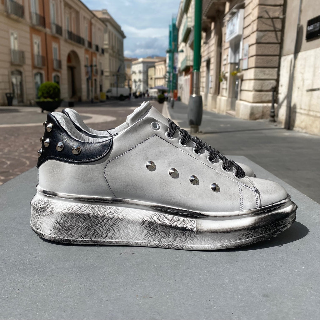 Sneakers borchiata effetto sporcata - FLAG STORE