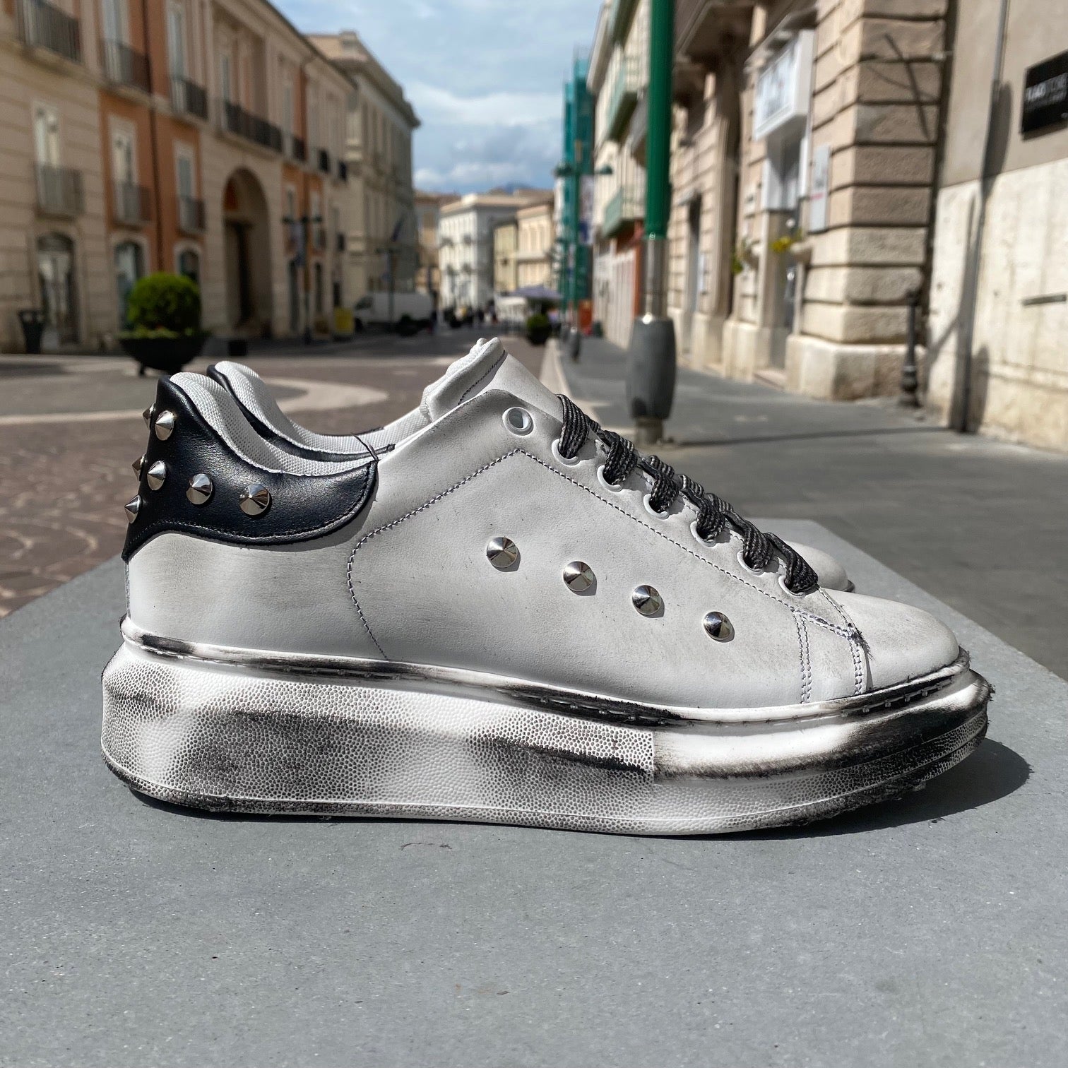 Sneakers borchiata effetto sporcata - FLAG STORE